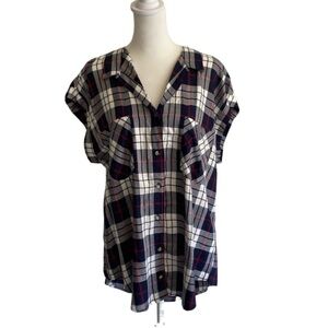 Jachs Girlfriend short sleeved blouse. Size L. Blue/white check. Button-up.